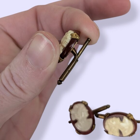 Vintage Celluloid Cameo Cufflink Set - Picture 3 of 5